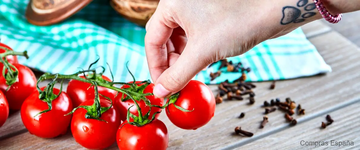 ¿Cuántas calorías tiene medio tomate seco?