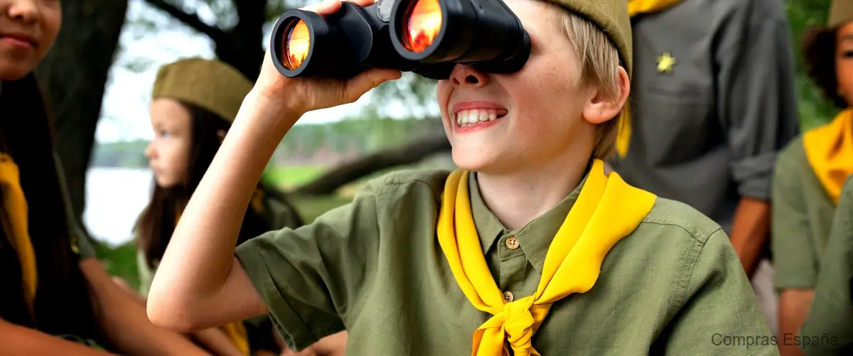 Kit explorador Decathlon: Incluye los prismáticos perfectos para los más pequeños.