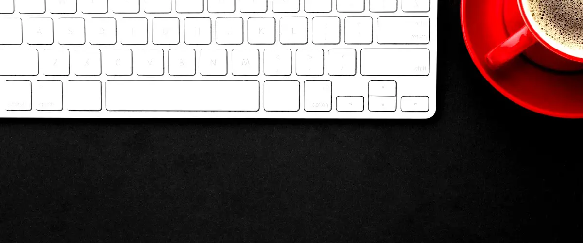 Mantén tu teclado en su lugar con un soporte especializado