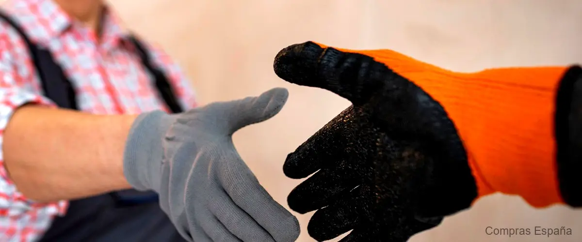 ¿Qué tipo de guantes se deben utilizar para trabajos eléctricos de hasta 1000 voltios?